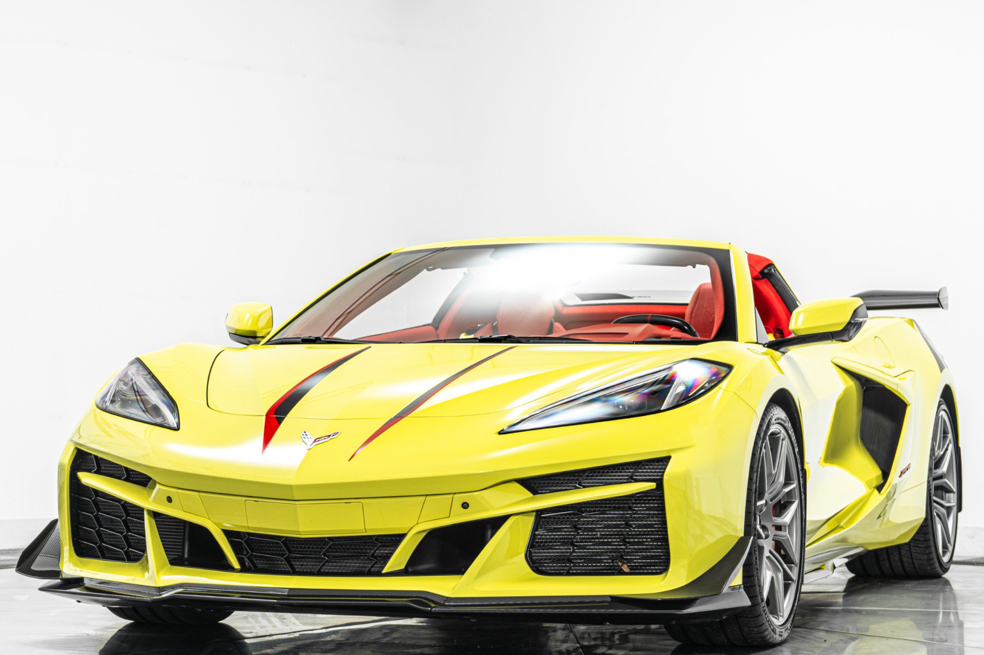 Used 2024 Chevrolet Corvette Z06 w/ Z07 Performance Package RWD image 5