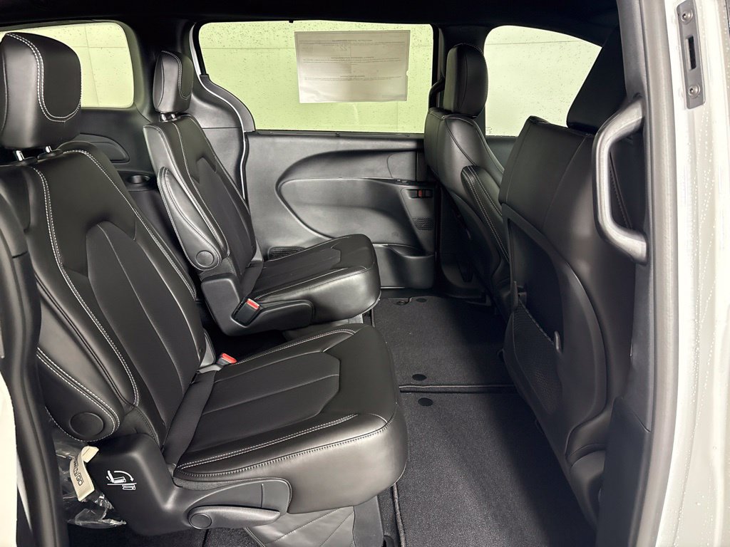 New 2027 Chrysler Pacifica LX FWD image 18