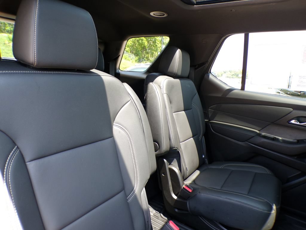 Used 2023 Chevrolet Traverse LT w/ LT Premium Package AWD/4WD image 19