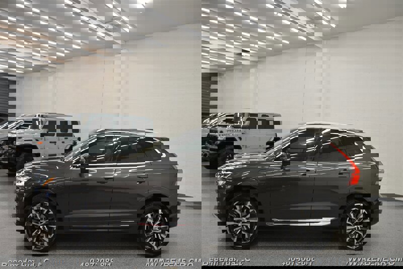 Used 2022 Volvo XC60 T8 Inscription Expression w/ Advanced Package image 4