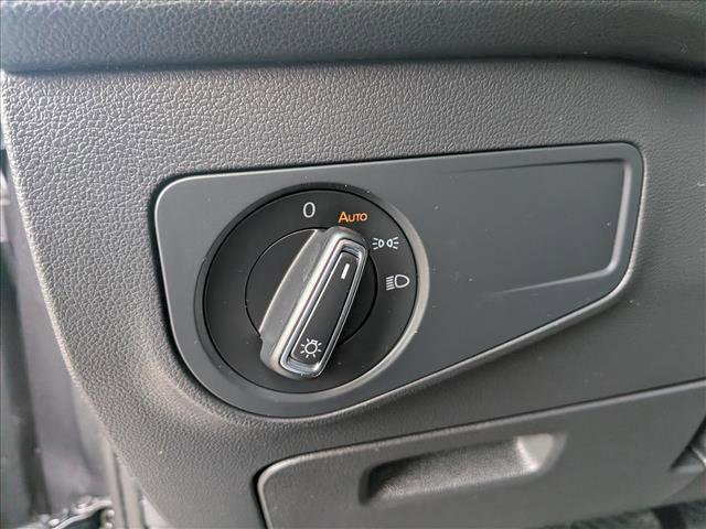 Used 2023 Volkswagen Tiguan SE w/ Panoramic Sunroof Package FWD image 29