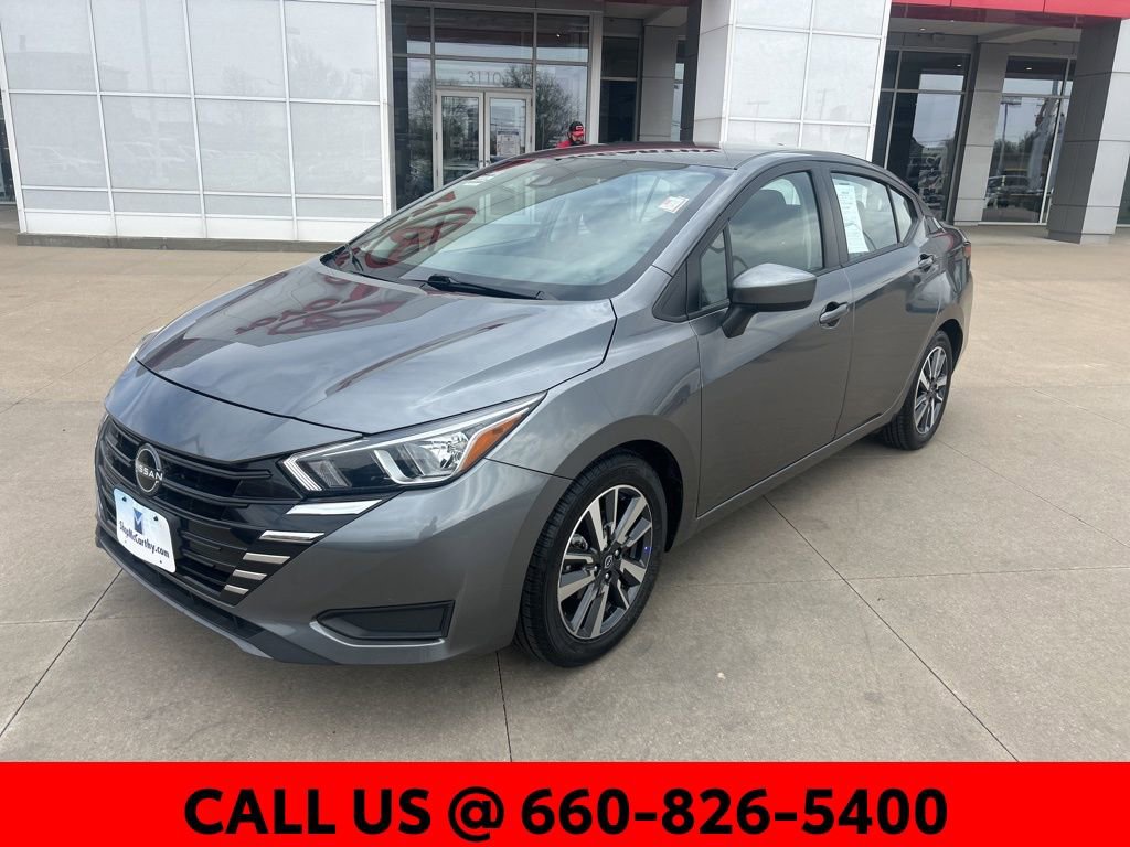 Used 2023 Nissan Versa SV image 2