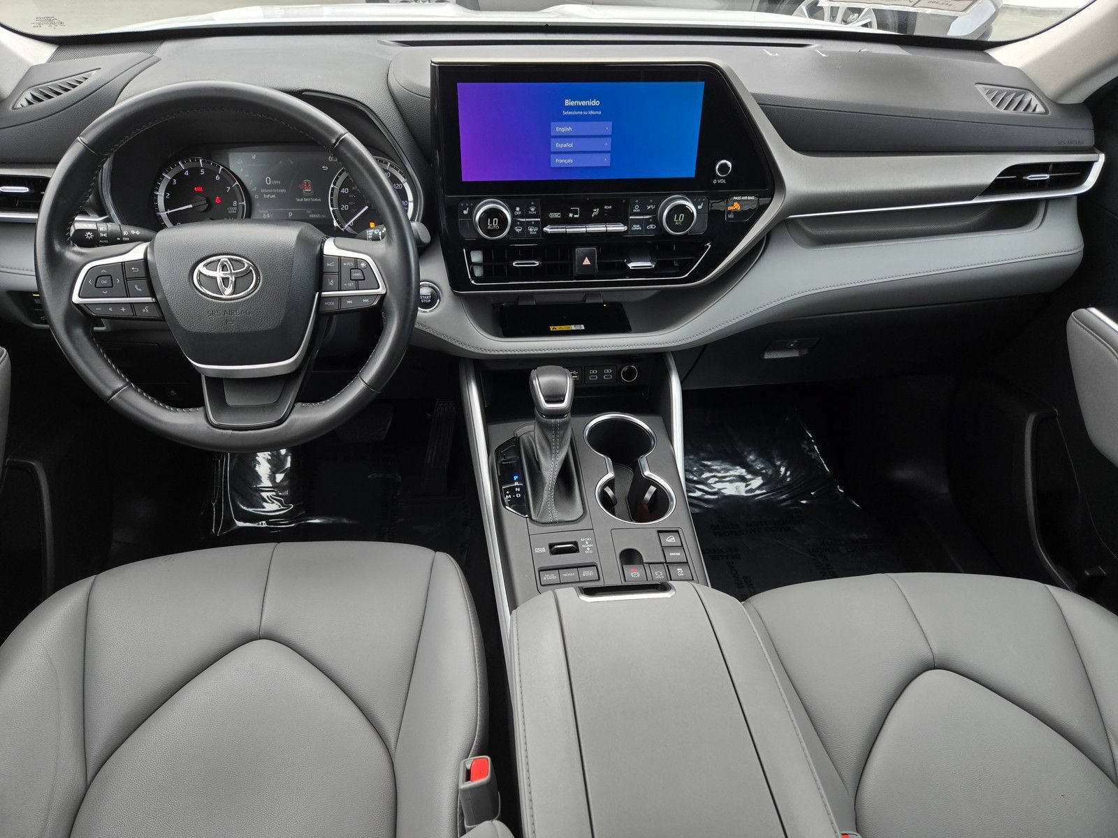 Used 2023 Toyota Highlander XLE AWD/4WD image 14