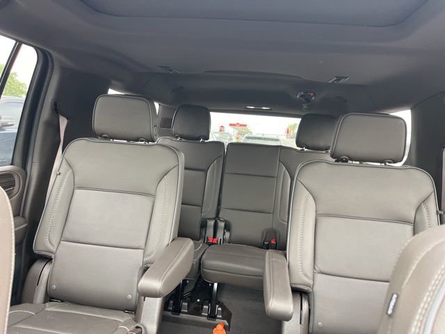 Used 2024 GMC Yukon XL Denali AWD/4WD image 7