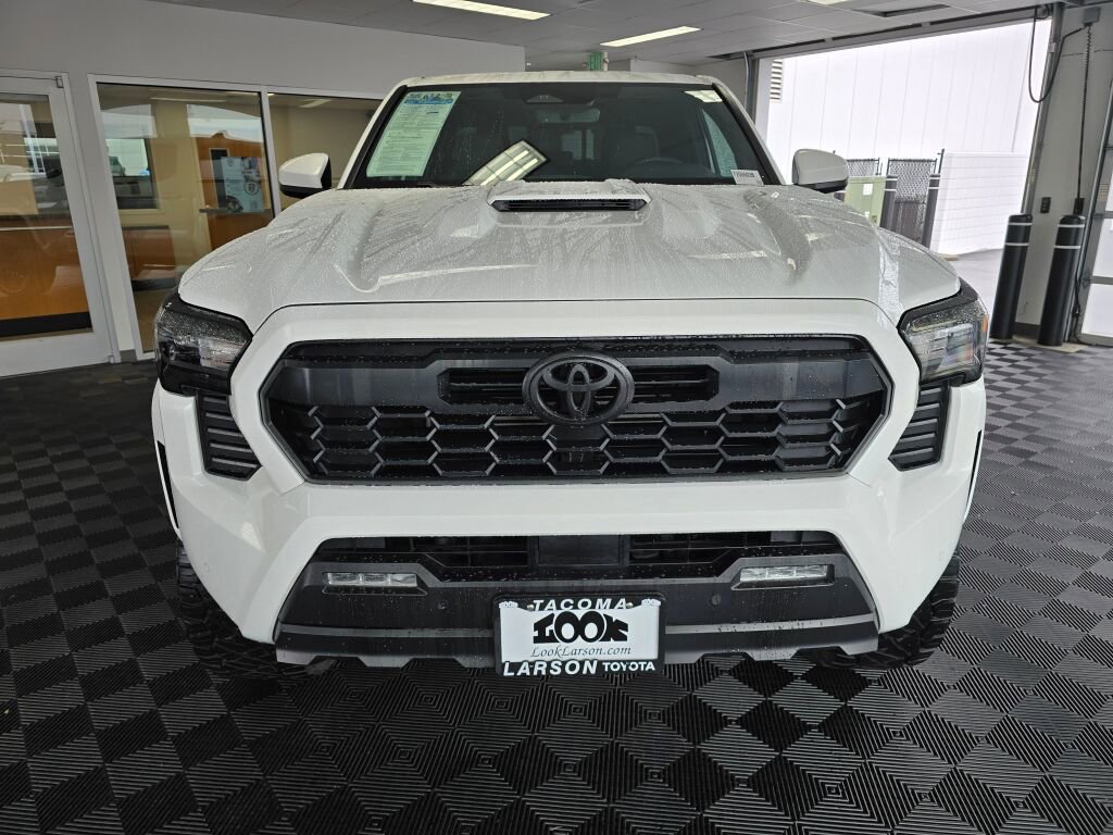 Used 2024 Toyota Tacoma TRD Sport w/ TRD Sport Upgrade Package image 8