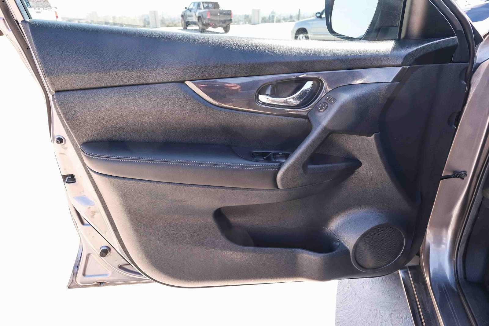 Used 2017 Nissan Rogue S AWD/4WD image 21