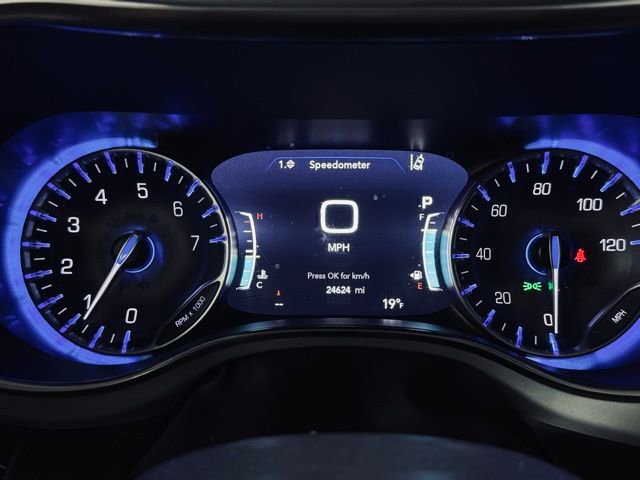 Certified 2025 Chrysler Pacifica Limited image 35