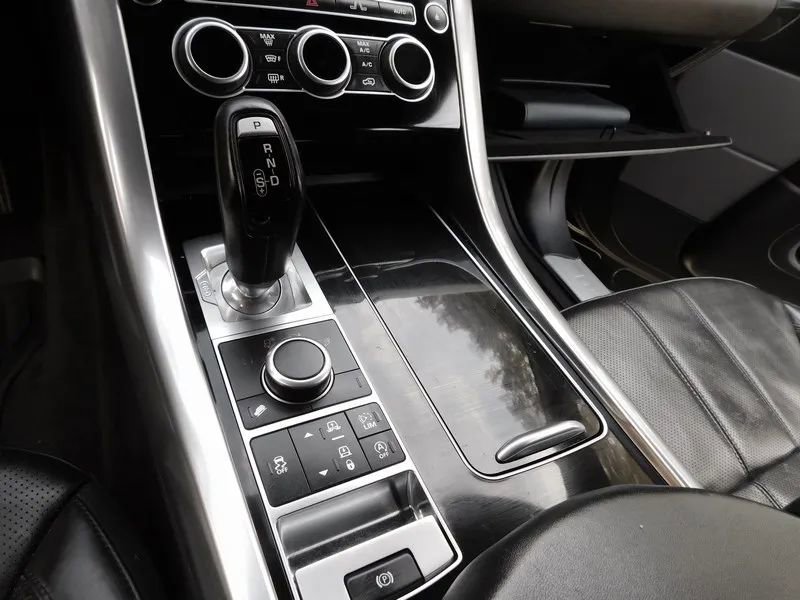 Used 2017 Land Rover Range Rover Sport HSE image 31