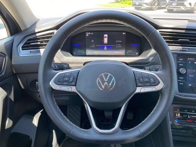 Certified 2023 Volkswagen Tiguan SE w/ Panoramic Sunroof Package AWD/4WD image 16