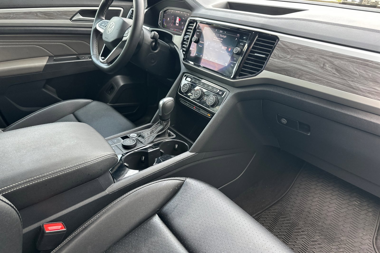 Used 2022 Volkswagen Atlas Cross Sport SE image 16