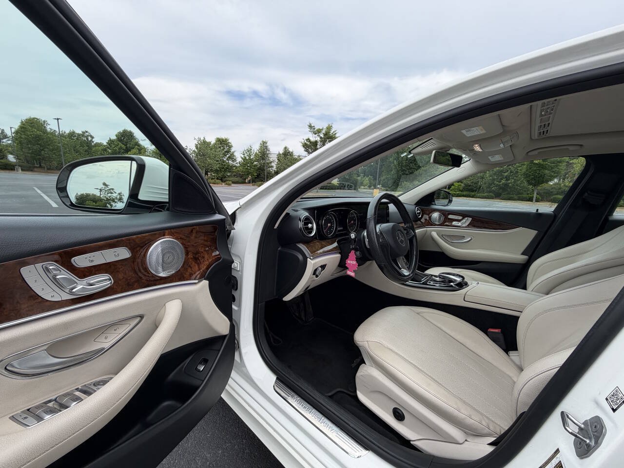 Used 2018 Mercedes-Benz E 300 4MATIC image 12