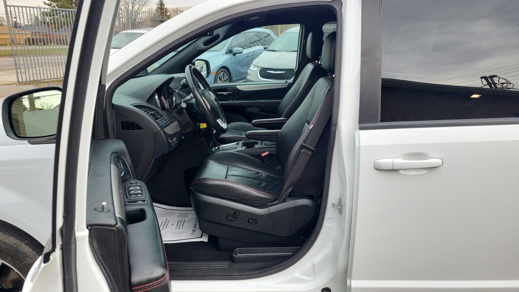 Used 2019 Dodge Grand Caravan GT image 18