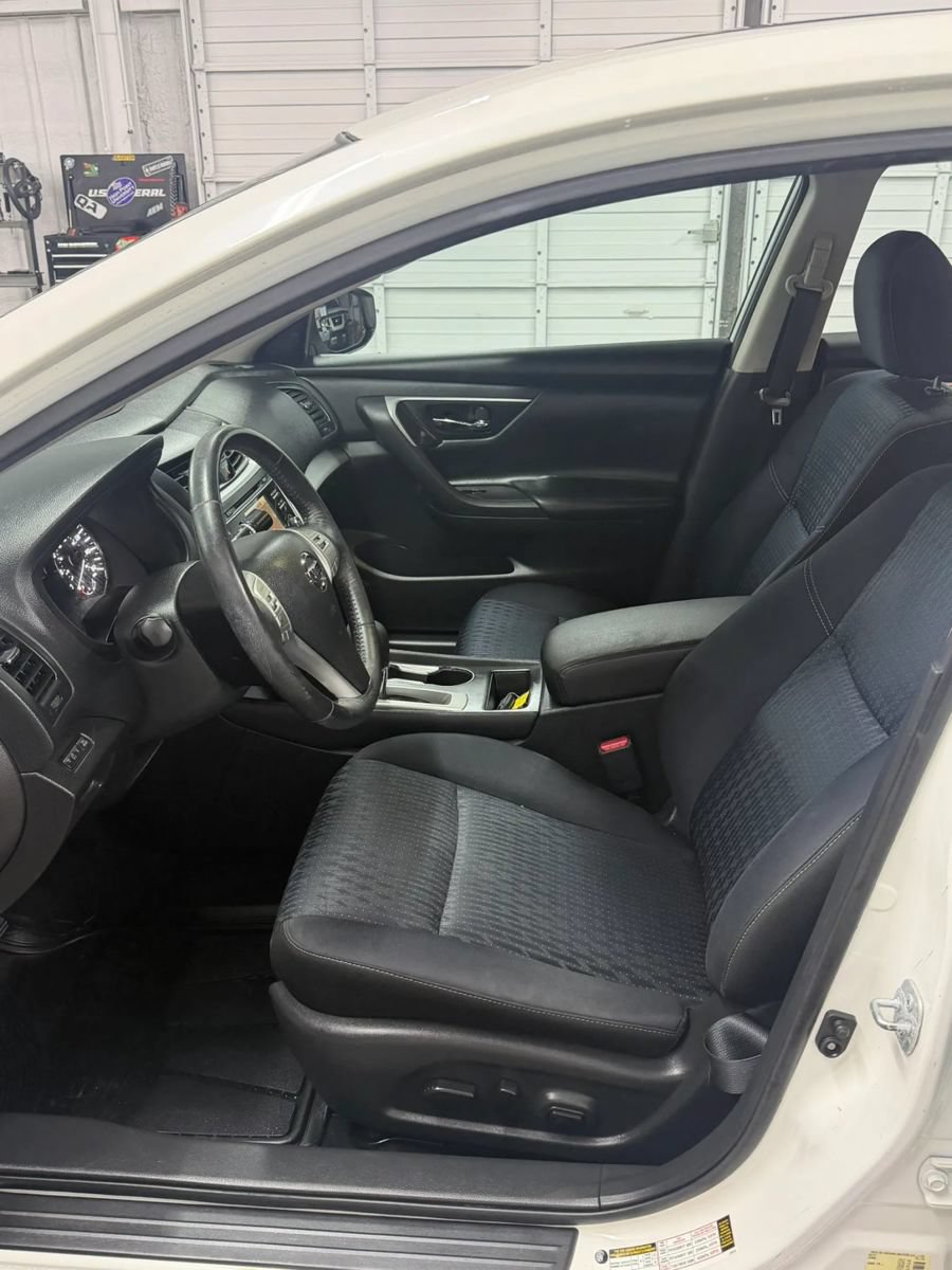 Used 2016 Nissan Altima 2.5 SV w/ Convenience Package FWD image 9