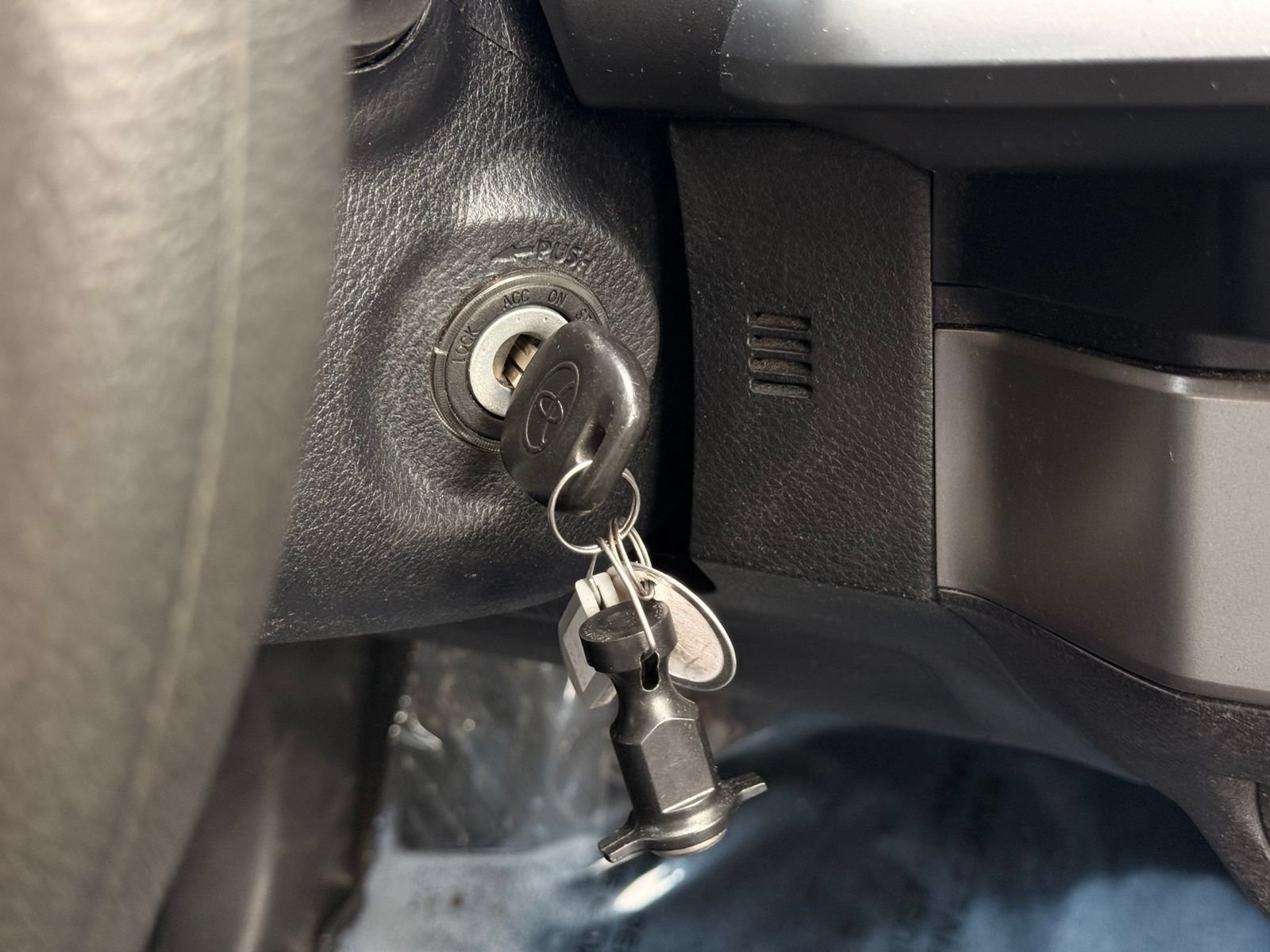 Used 2020 Toyota Tacoma SR RWD image 32