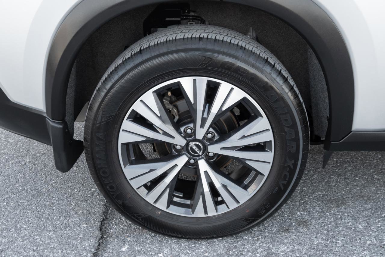 Used 2023 Nissan Rogue SV image 38