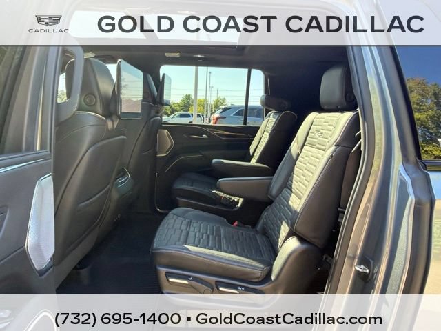 Used 2022 Cadillac Escalade ESV Sport Platinum AWD/4WD image 18