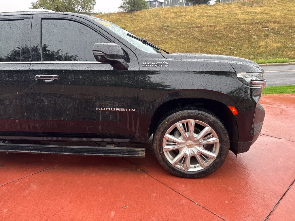 Used 2021 Chevrolet Suburban High Country w/ Premium Package 2 AWD/4WD image 33