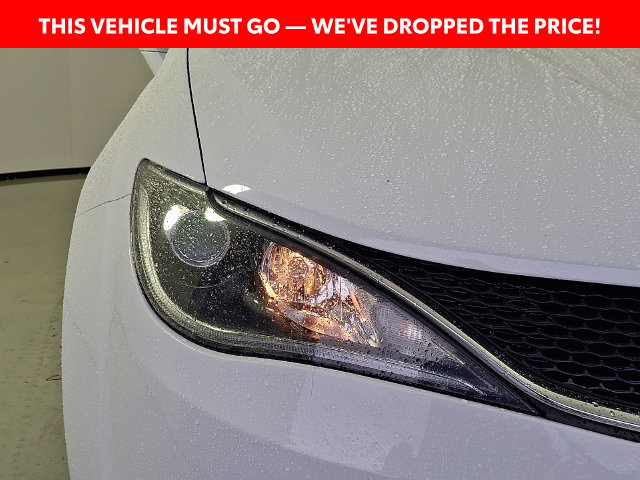Used 2018 Chrysler Pacifica Touring-L FWD image 9