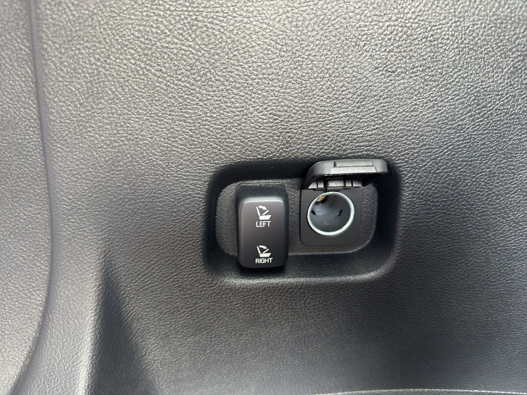 Used 2024 Ford Edge Titanium w/ Equipment Group 301A AWD/4WD image 17