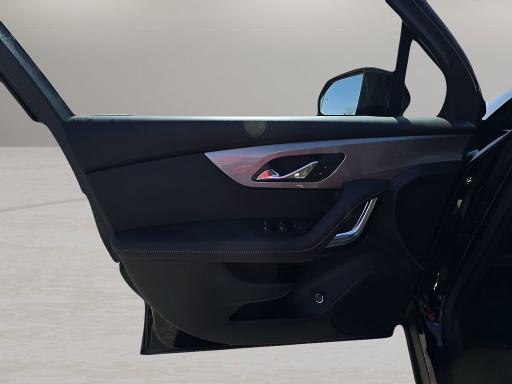 Certified 2025 Chevrolet Blazer LT w/ Convenience Package image 21