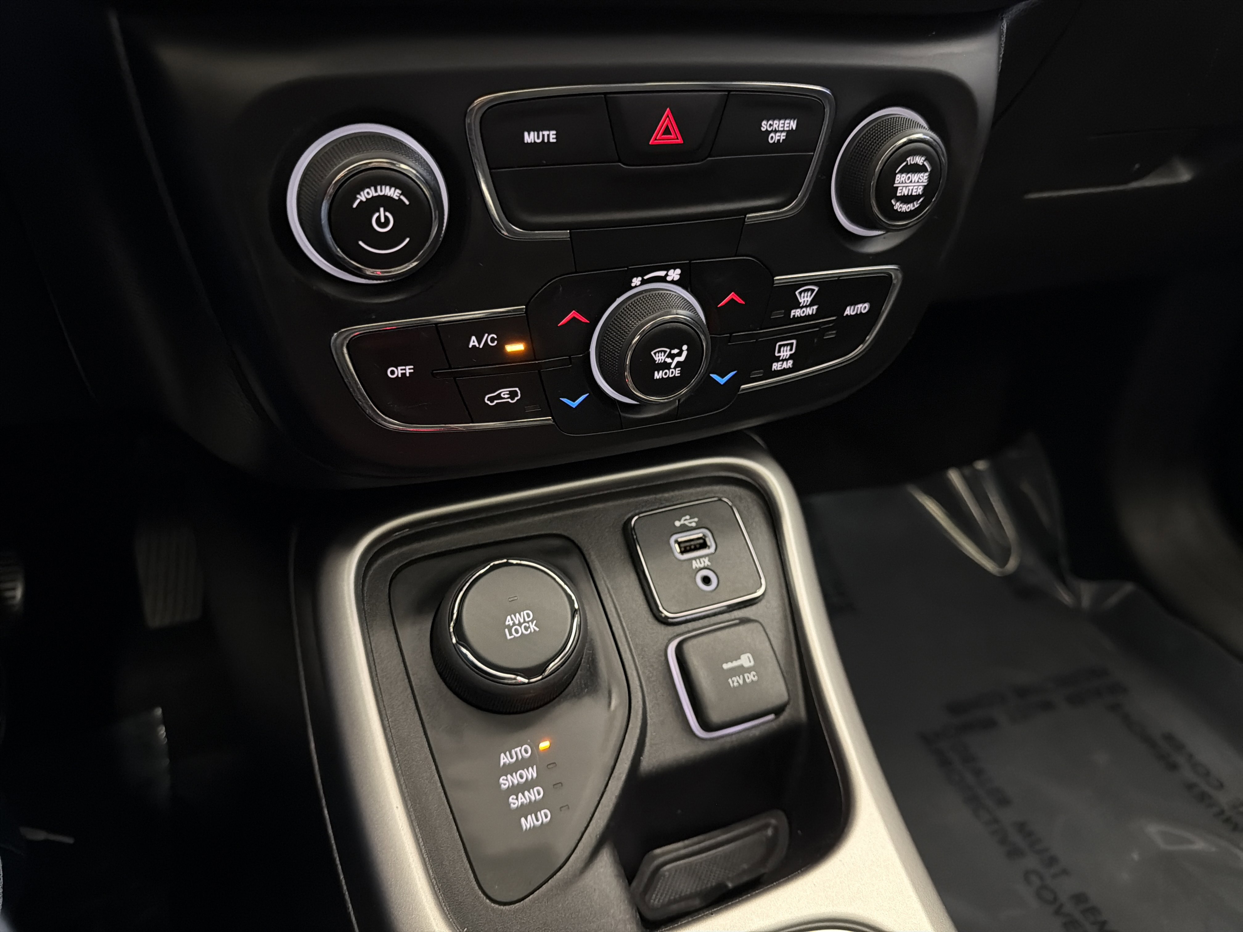 Used 2018 Jeep Compass Latitude w/ Popular Equipment Group AWD/4WD image 22