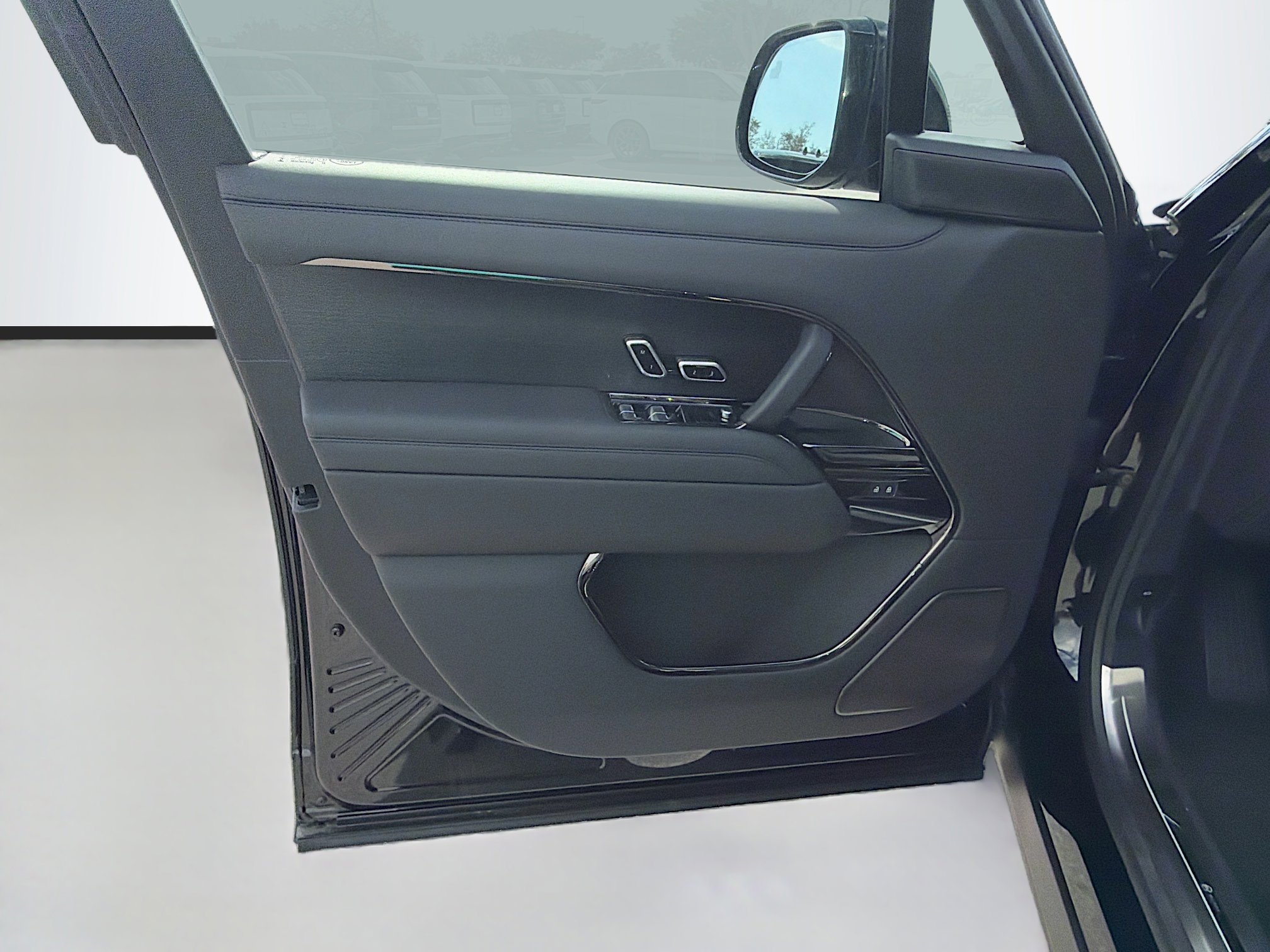 New 2026 Land Rover Range Rover Long Wheel Base SV image 22