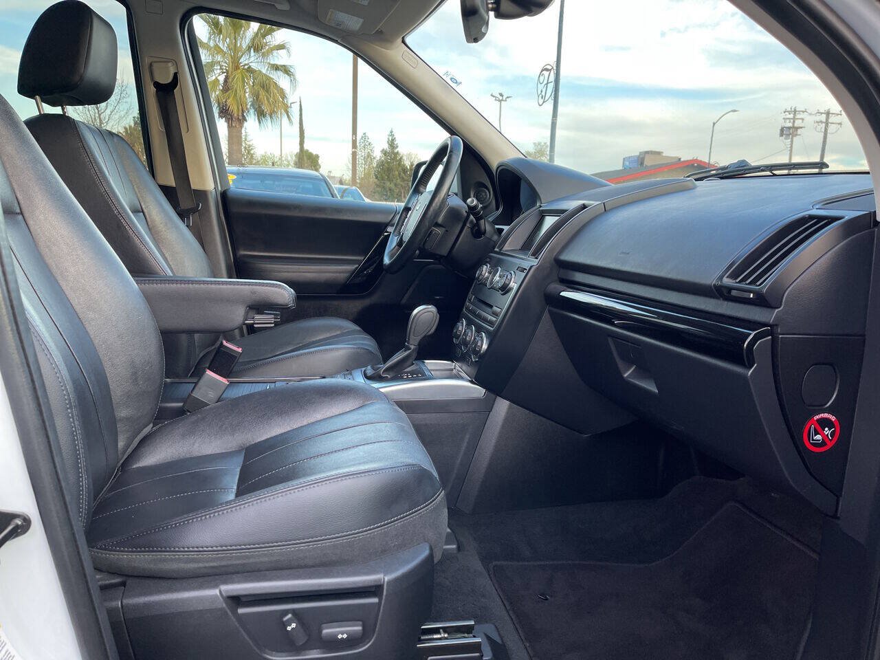 Used 2013 Land Rover LR2 HSE AWD/4WD image 13