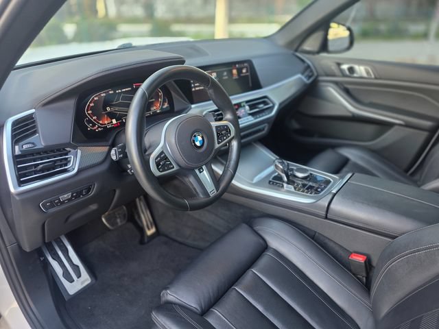 Used 2020 BMW X5 M50i w/ Parking Assistance Package AWD/4WD image 30