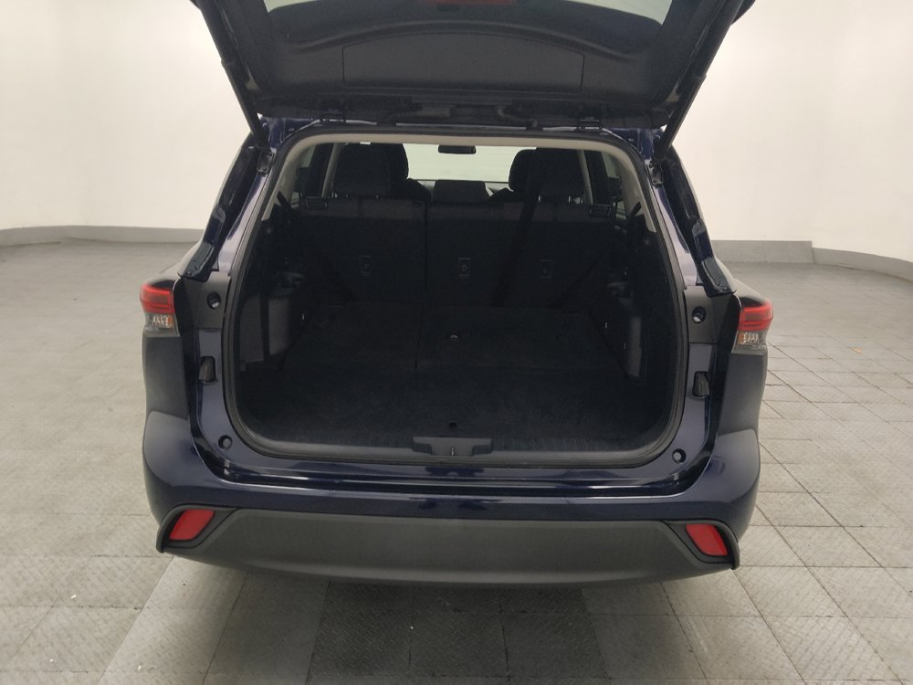 Used 2021 Toyota Highlander LE FWD image 29