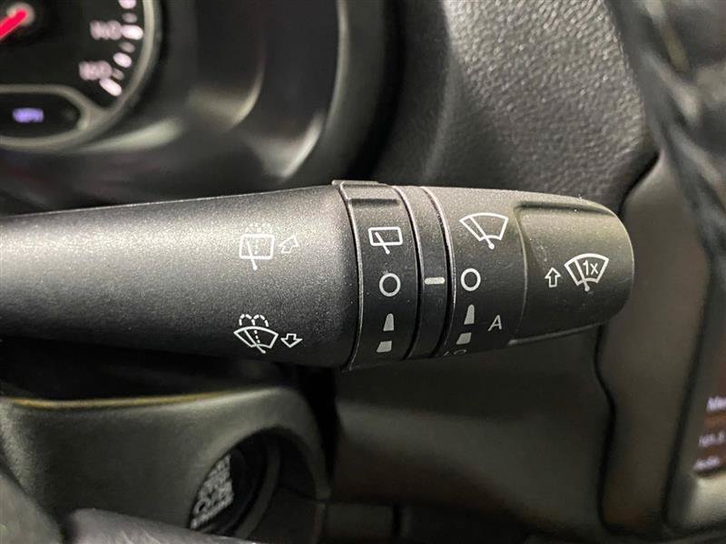 Used 2018 Jeep Renegade Limited w/ UConnect 8.4 Nav Group AWD/4WD image 24
