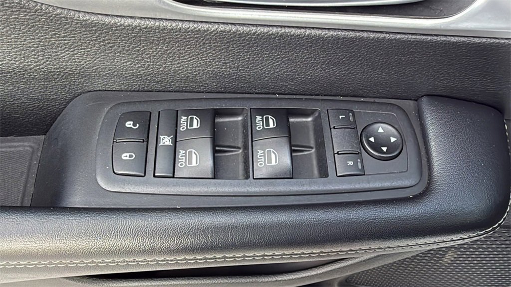 Used 2018 Chrysler Pacifica Touring-L Plus image 13