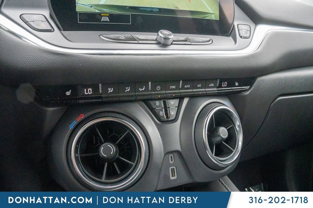 Used 2025 Chevrolet Blazer LT FWD image 9