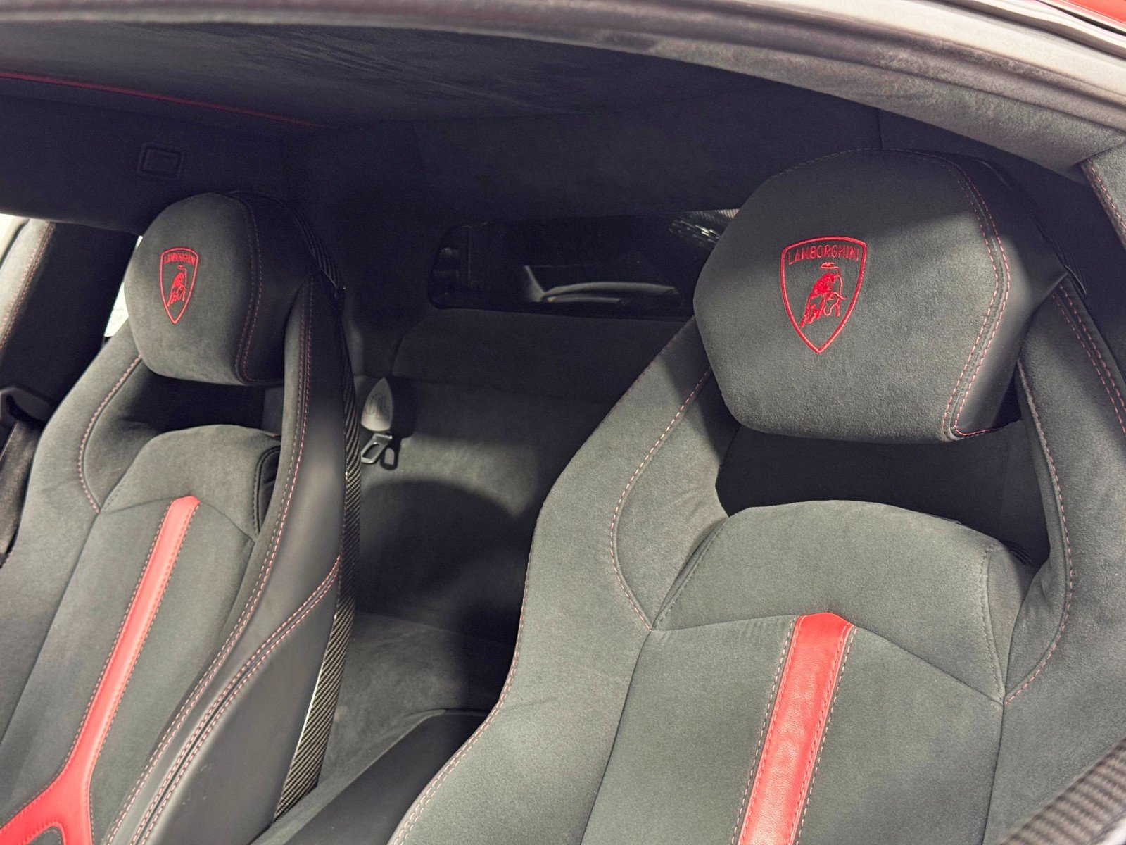 Used 2017 Lamborghini Aventador S image 40