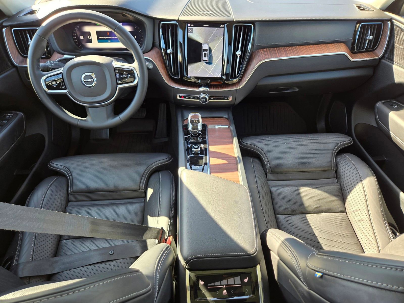 Certified 2023 Volvo XC60 B6 Ultimate w/ Protection Package Premier AWD/4WD image 11