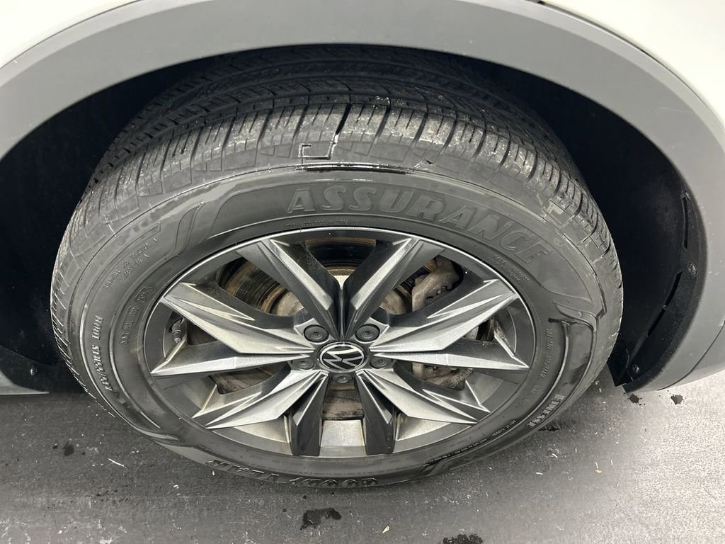 Certified 2022 Volkswagen Tiguan SE w/ Panoramic Sunroof Package image 12