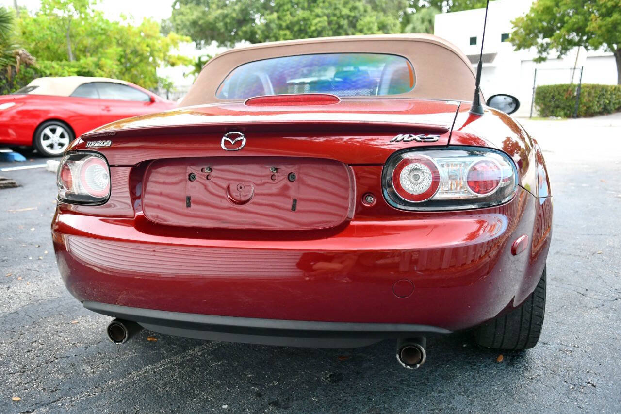Used 2006 MAZDA MX-5 Miata Grand Touring w/ Premium Pkg RWD image 12