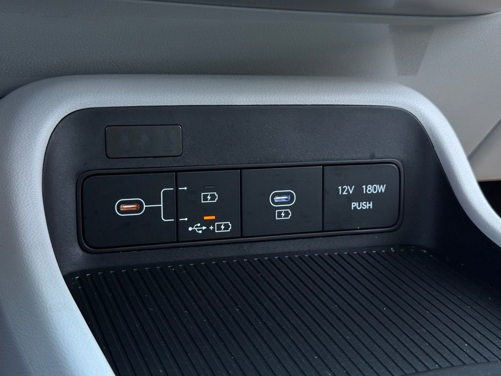 Certified 2025 Hyundai Kona SE image 20