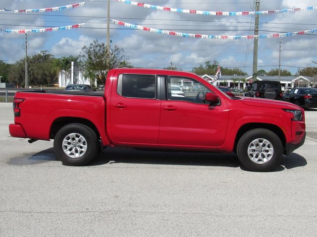 Used 2024 Nissan Frontier SV image 2
