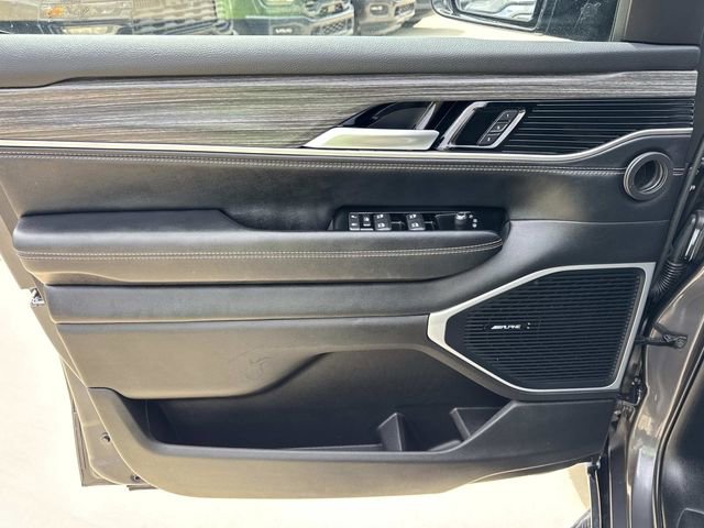 Used 2024 Jeep Wagoneer L Series II w/ Flexible Seating Group RWD image 23