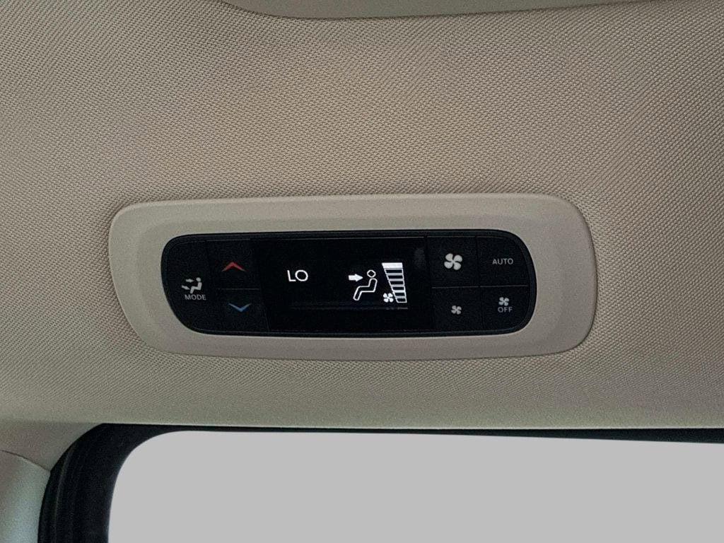 Used 2022 Chrysler Pacifica Touring-L FWD image 22