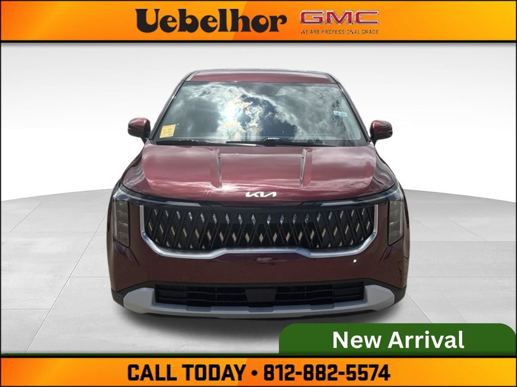 Used 2025 Kia Carnival FWD image 2