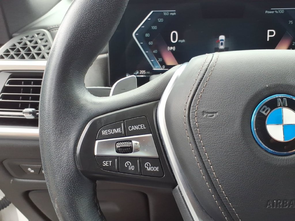 Used 2025 BMW X5 xDrive50e AWD/4WD image 18