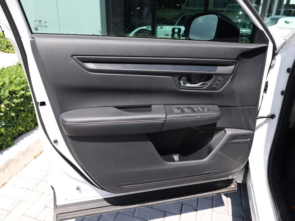Used 2025 Honda CR-V Sport-L image 9