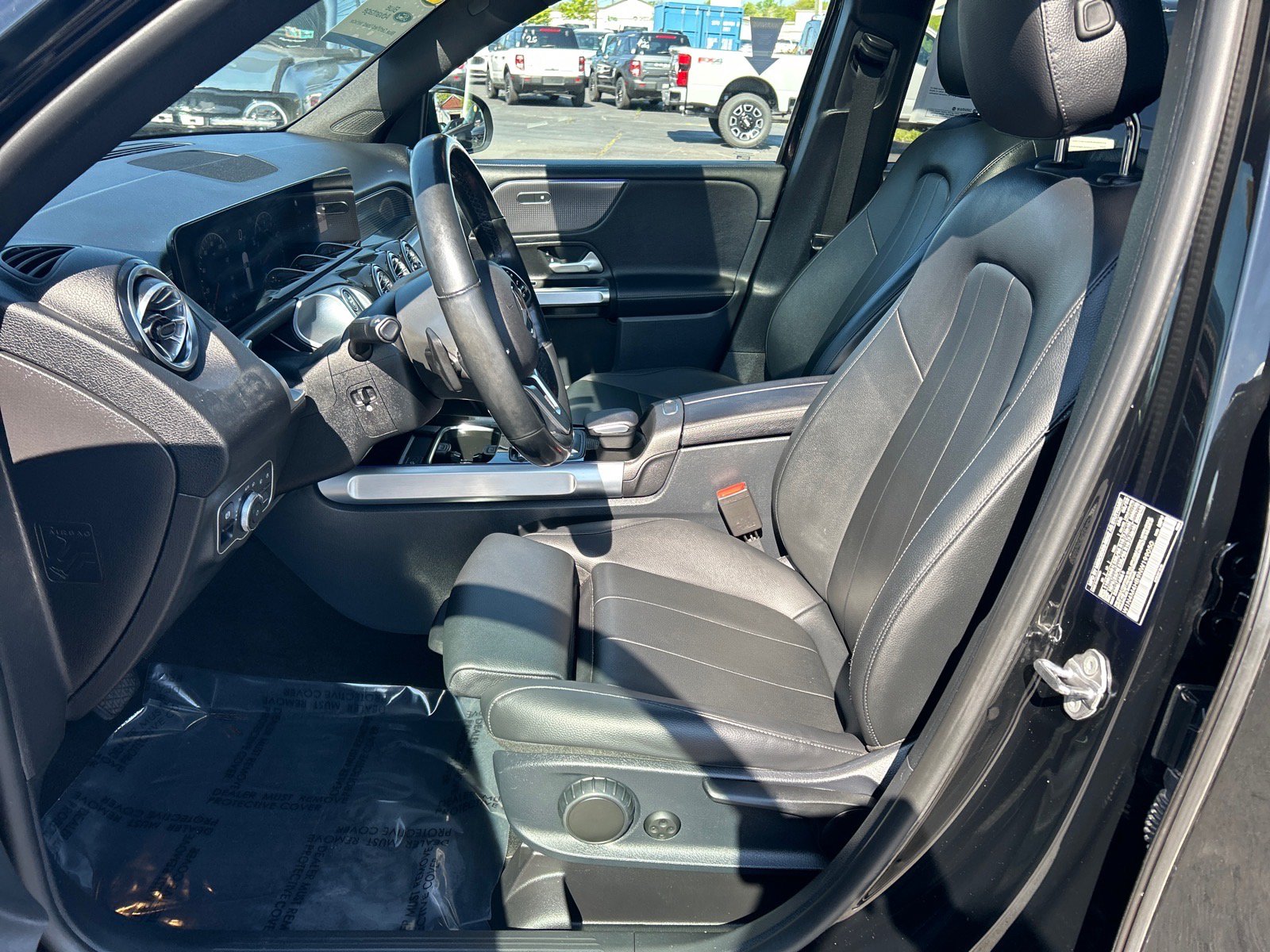 Used 2022 Mercedes-Benz GLB 250 4MATIC image 7