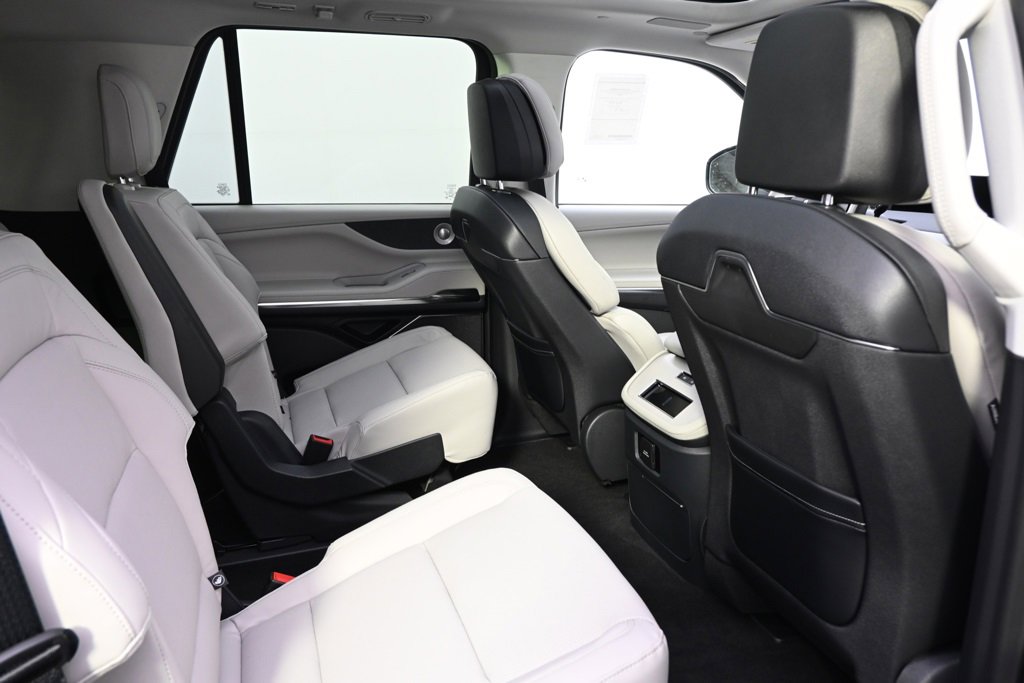 New 2025 Lincoln Navigator Reserve image 18