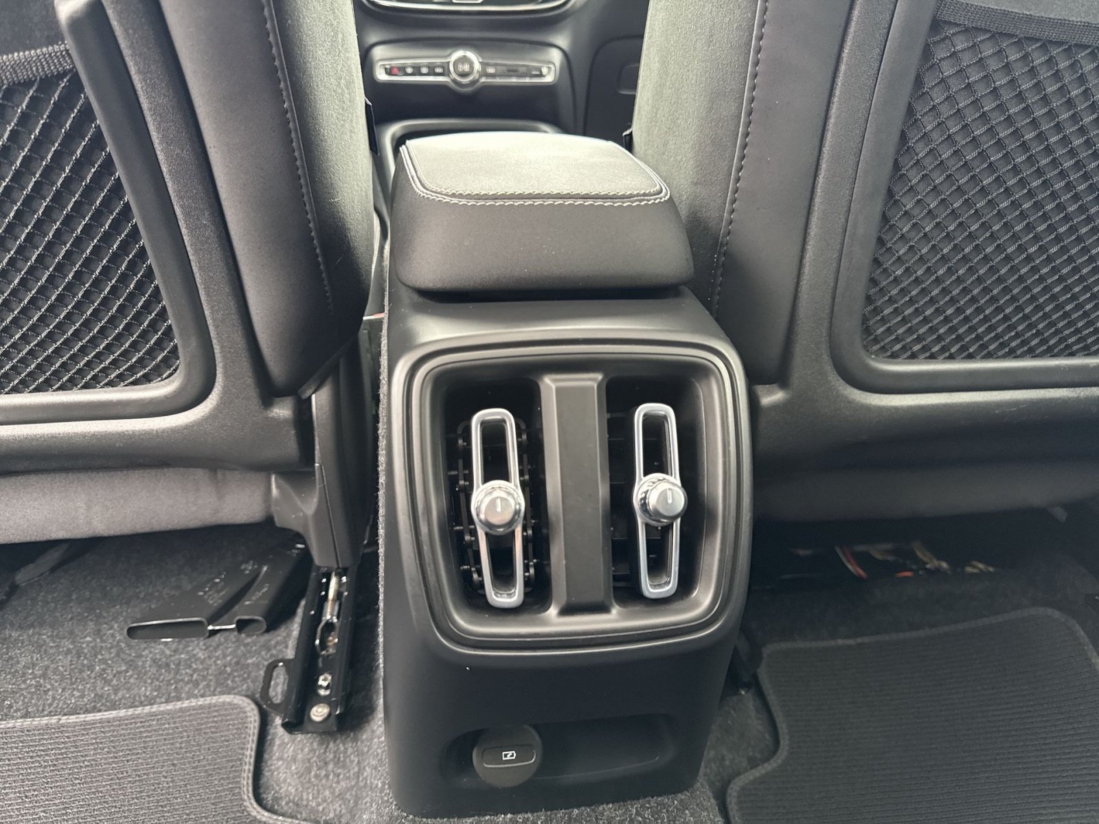Used 2023 Volvo C40 P8 Recharge Plus AWD/4WD image 23
