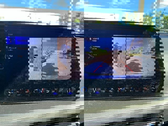 Used 2024 Chevrolet Traverse LT image 11