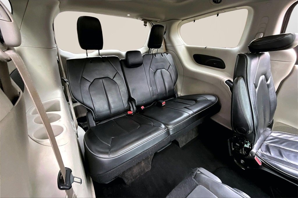 Used 2019 Chrysler Pacifica Limited w/ Tire & Wheel Group image 23