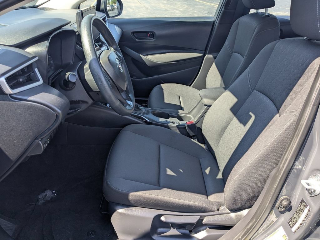Used 2025 Toyota Corolla LE FWD image 11