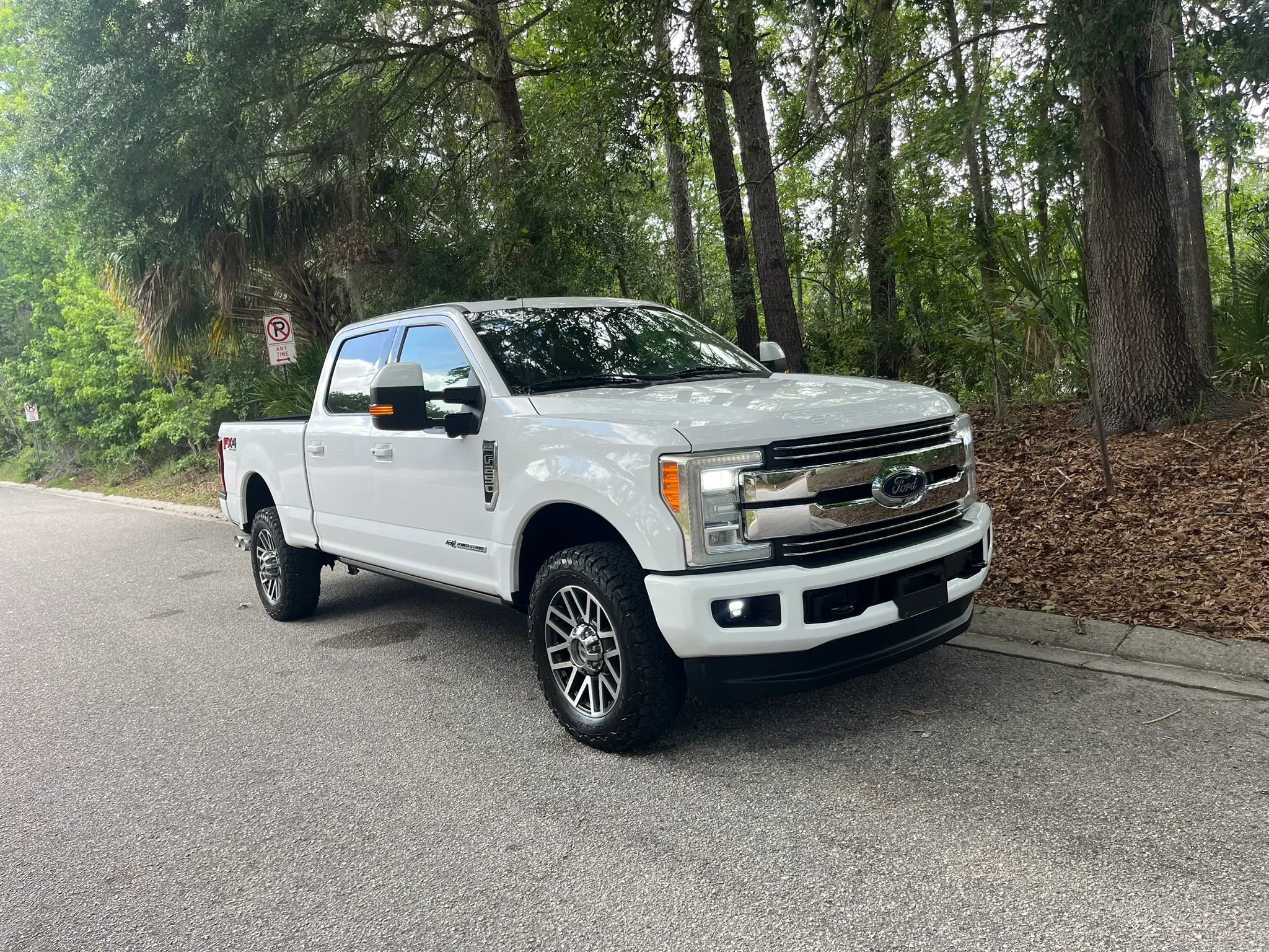 Used 2017 Ford F250 Lariat w/ Lariat Ultimate Package AWD/4WD image 2